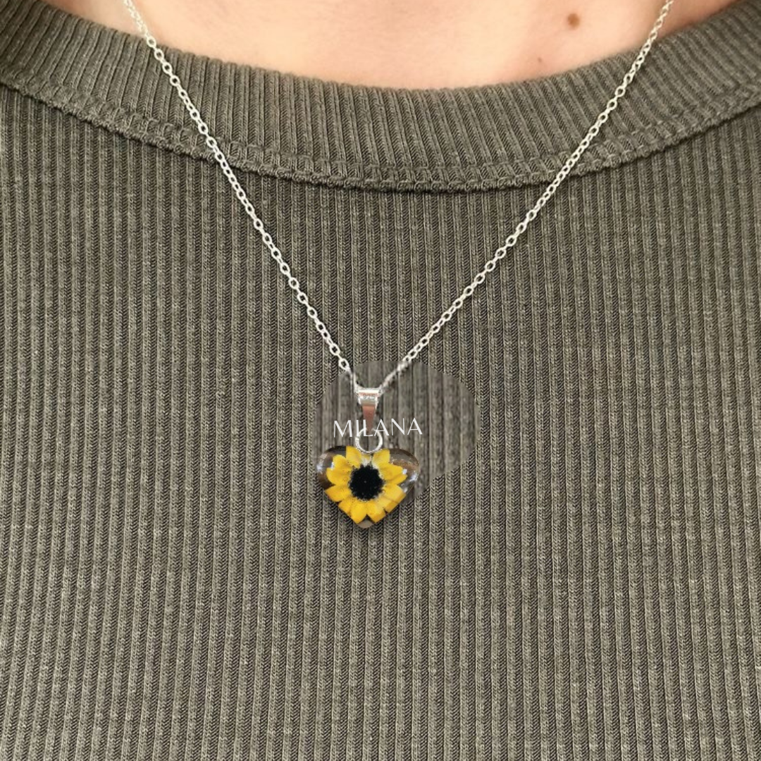 Collar de Girasol Eterno: Un Símbolo de Amor Pingüino