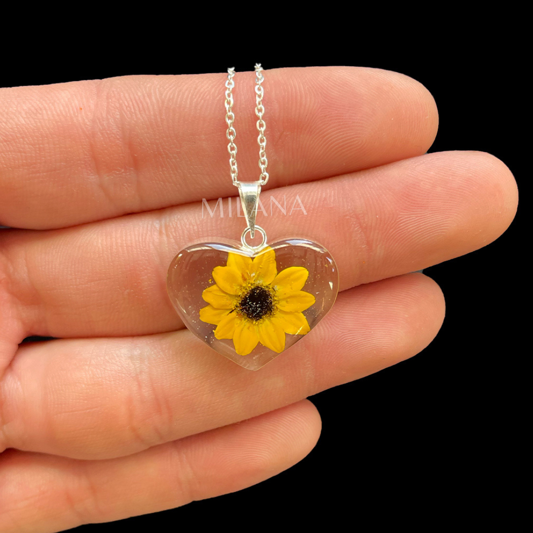 Collar de Girasol Encapsulado: El Símbolo de Amor Eterno para tu Futura Esposa